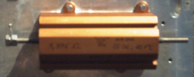 bad photo of the 4 Ohm load resistor
